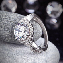 Load image into Gallery viewer, 3ct Simulated Diamond Luxury Ring